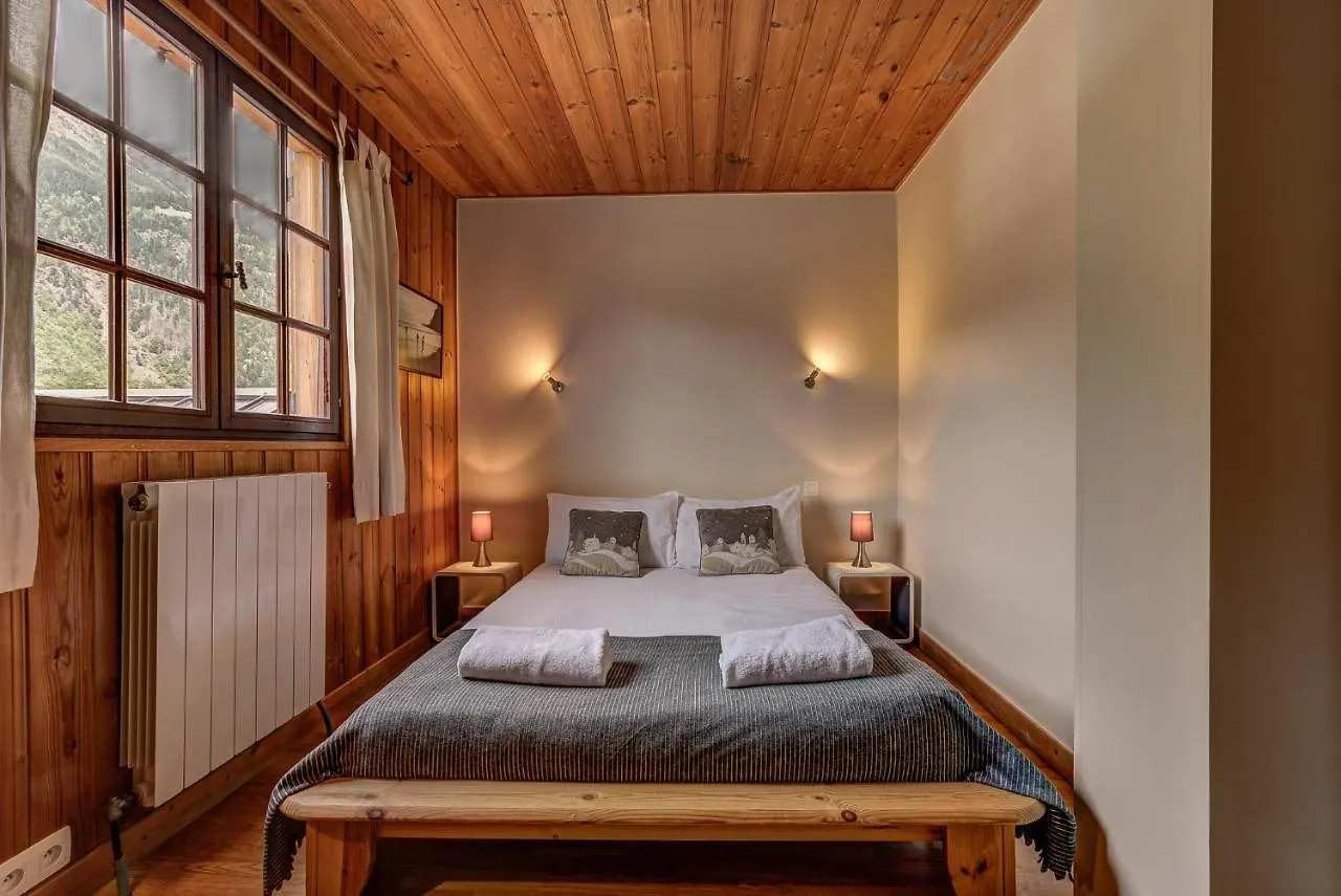 Chalet Trois Bois - Alpes Travel - Les Houches - Sleeps 8