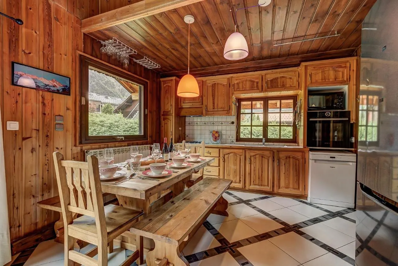 Chalet Trois Bois - Alpes Travel - Les Houches - Sleeps 8 France