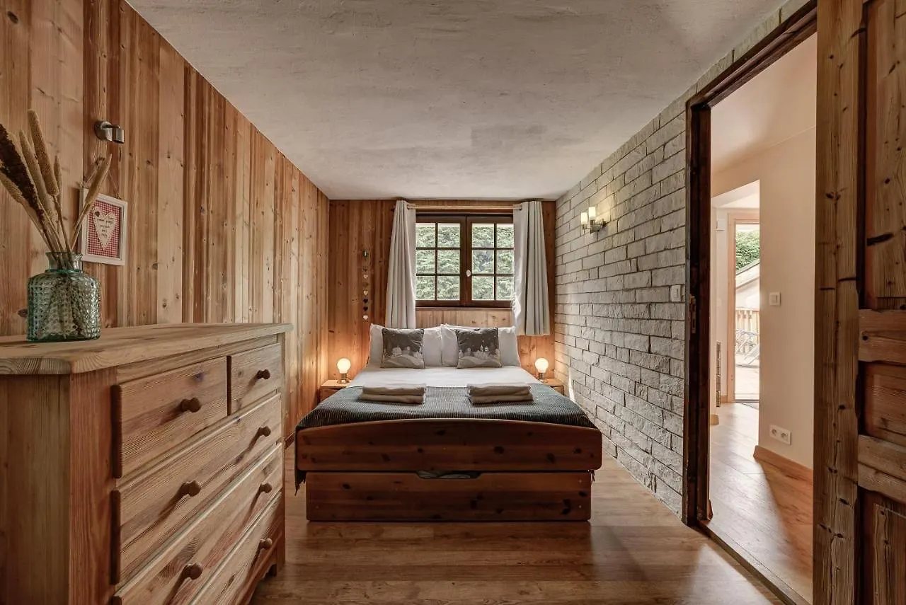 Chalet Trois Bois - Alpes Travel - Les Houches - Sleeps 8