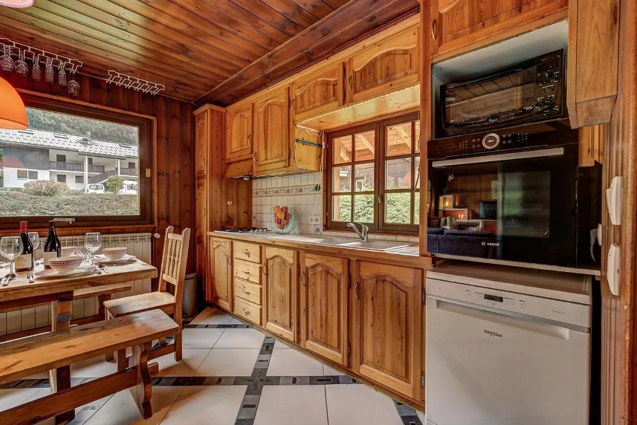 Chalet Trois Bois - Alpes Travel - Les Houches - Sleeps 8