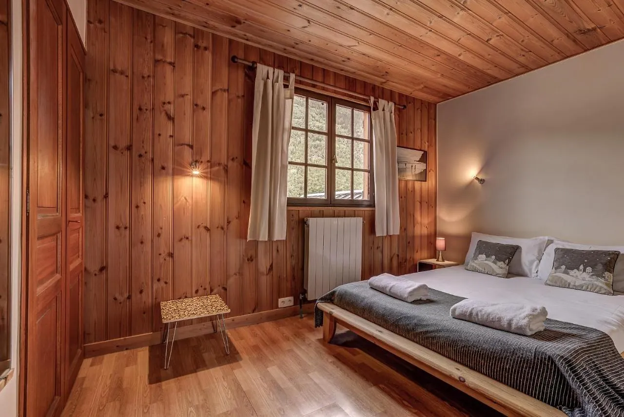 Chalet Trois Bois - Alpes Travel - Les Houches - Sleeps 8