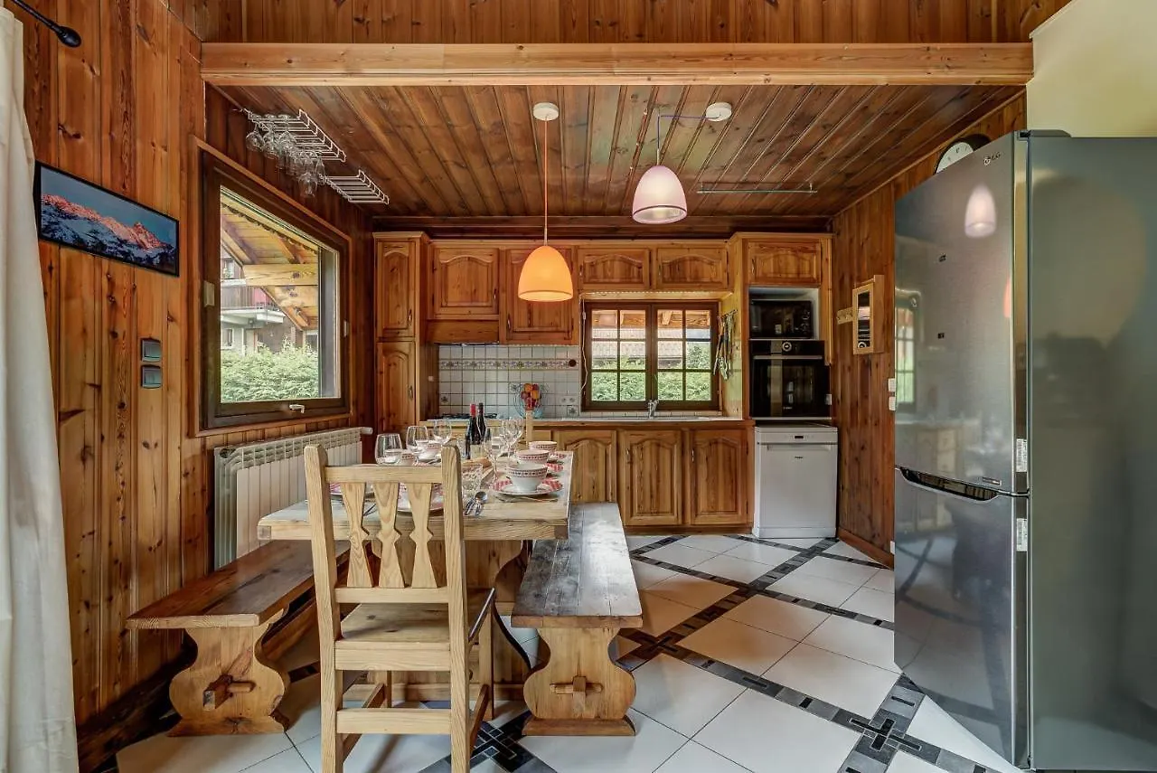 Chalet Trois Bois - Alpes Travel - Les Houches - Sleeps 8