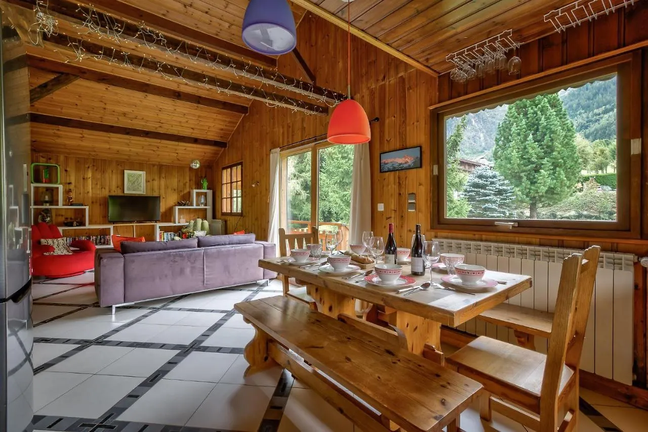 Chalet Trois Bois - Alpes Travel - Les Houches - Sleeps 8 France