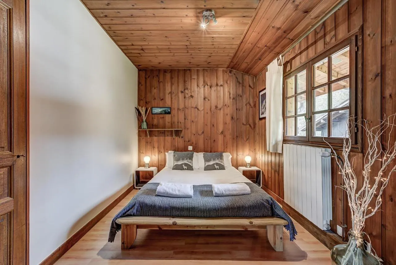 Chalet Trois Bois - Alpes Travel - Les Houches - Sleeps 8
