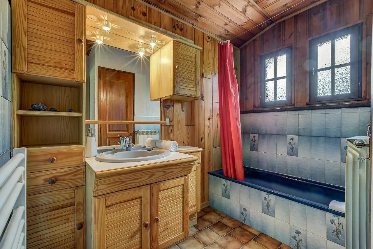 Chalet Trois Bois - Alpes Travel - Les Houches - Sleeps 8 France