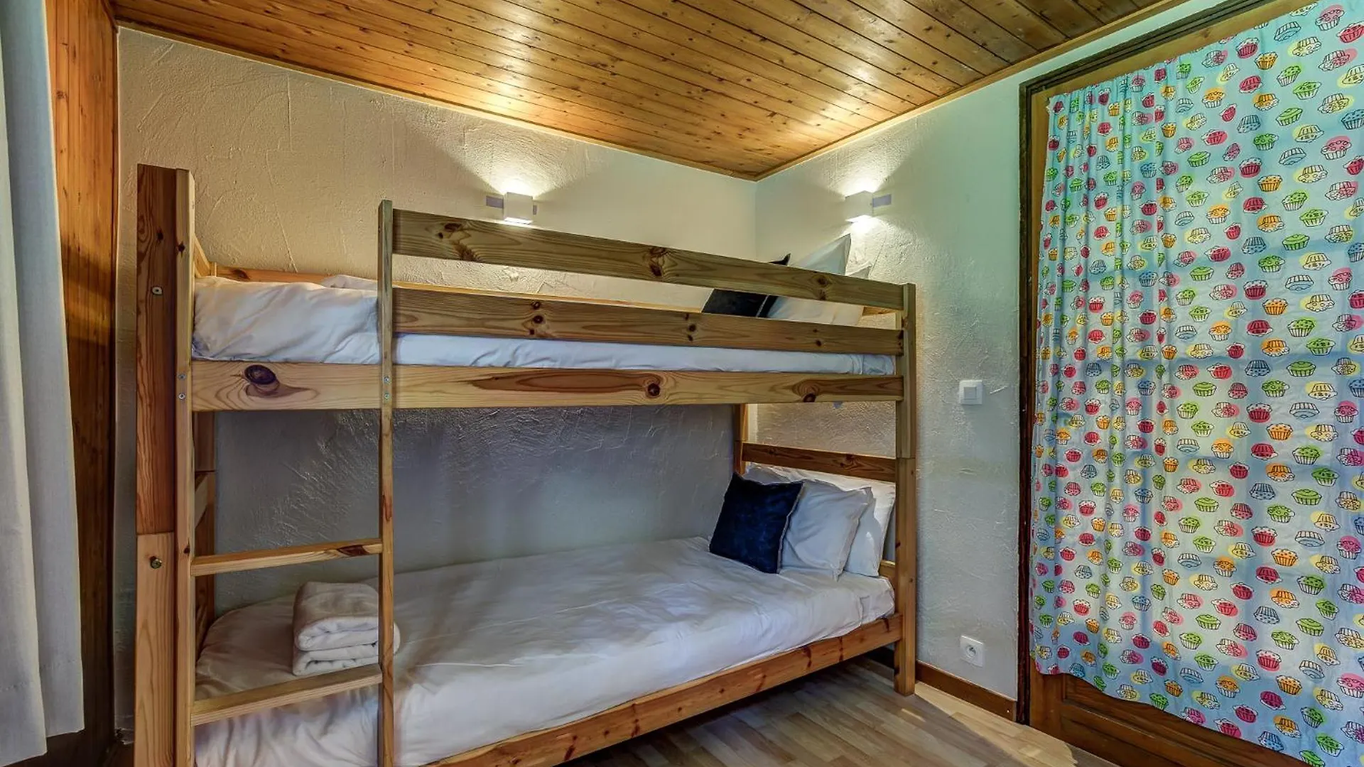 Chalet Trois Bois - Alpes Travel - Les Houches - Sleeps 8